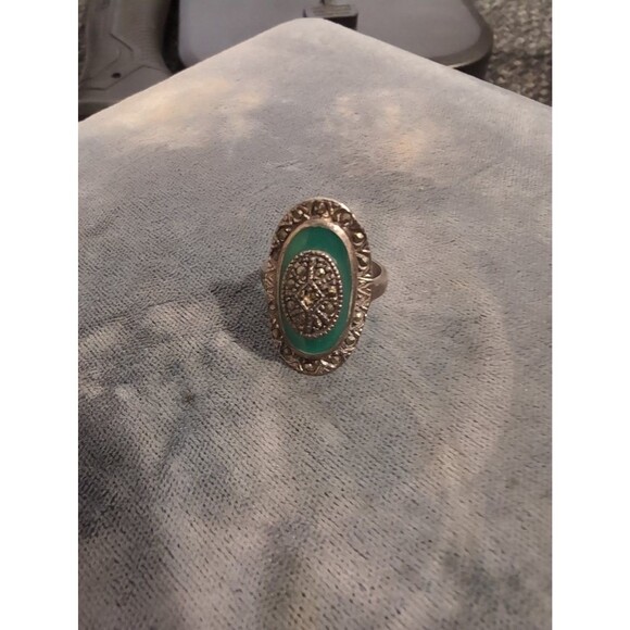 Unbranded Jewelry - Vintage Sterling Silver and Green Stone Marcasite Ring